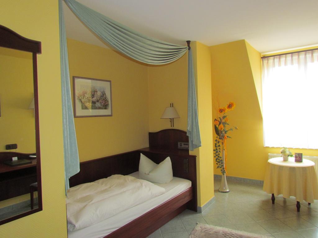Hotel Zum Erker Trebur Phòng bức ảnh